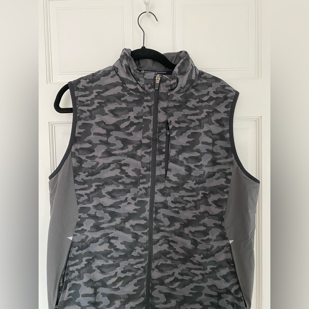 Vineyard Vines - Mens Jim Nance Vest -  Camo Medium